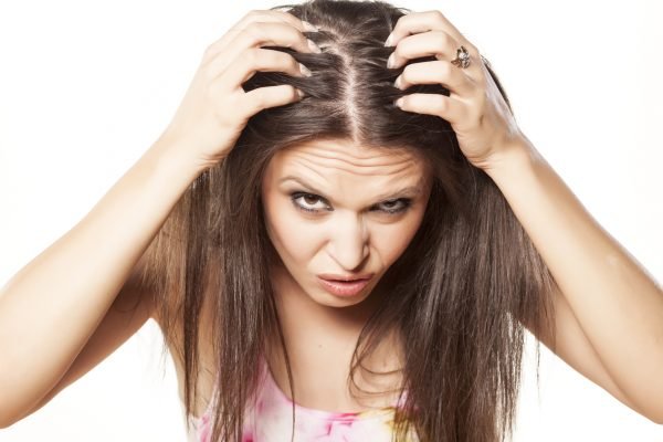 How to fight back dandruff naturally