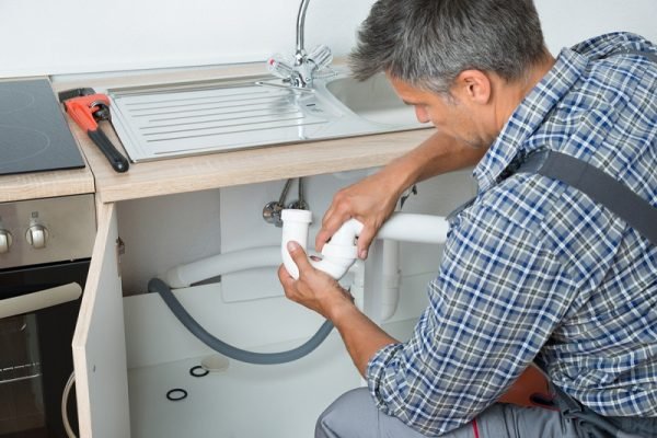 What Are the Benefits of Hiring A Professional Plumber?