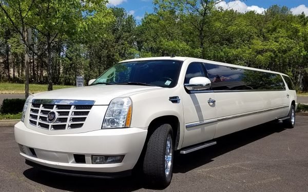 Travel To The Airport With Ease By Getting A Limo Service In Philadelphia