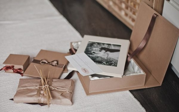 Make It a Special Gift for Your Partner to Pack Some Photos in Beautiful Packaging